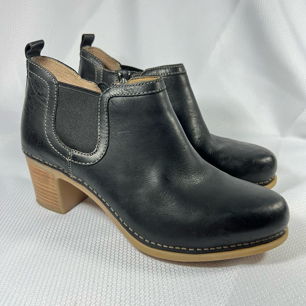 Dansko Harlene black leather Zip Up Ankle Bootie size 38 U.S. 8